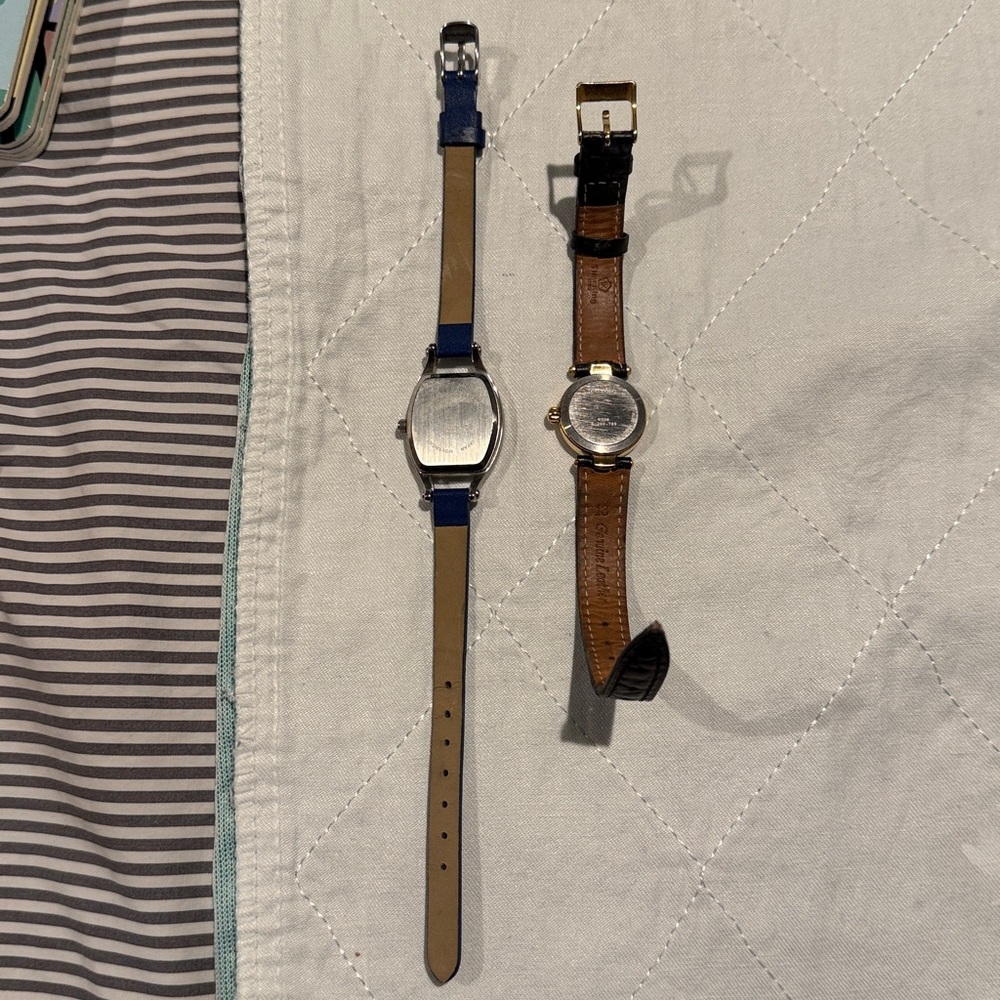 Black and blue wristwatch - Picture 4 of 4
